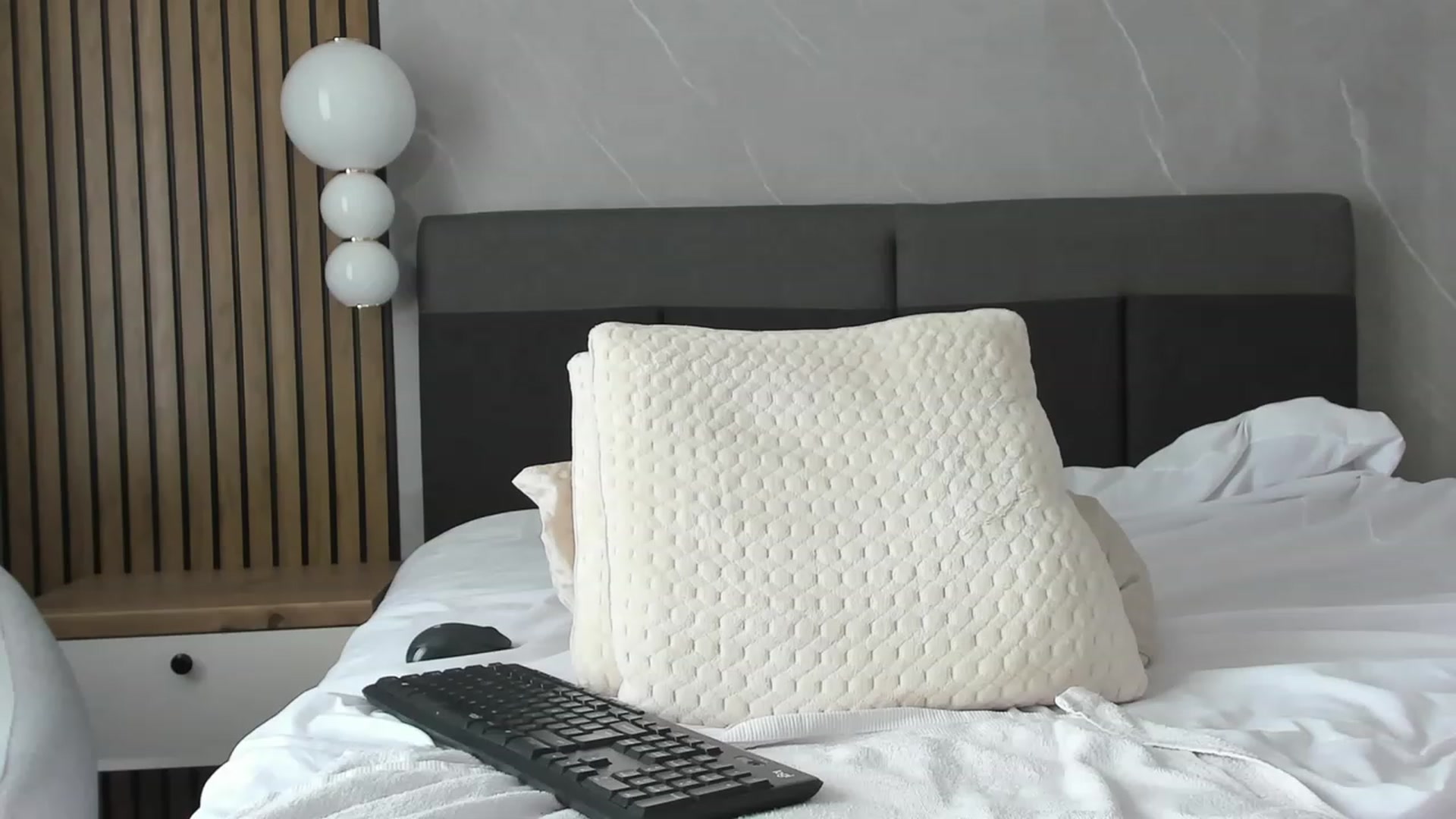 Gallery image thumbnail from SaraDimond's myfreecams stream on, 05/15/2023, 13:38 image 6 of 20