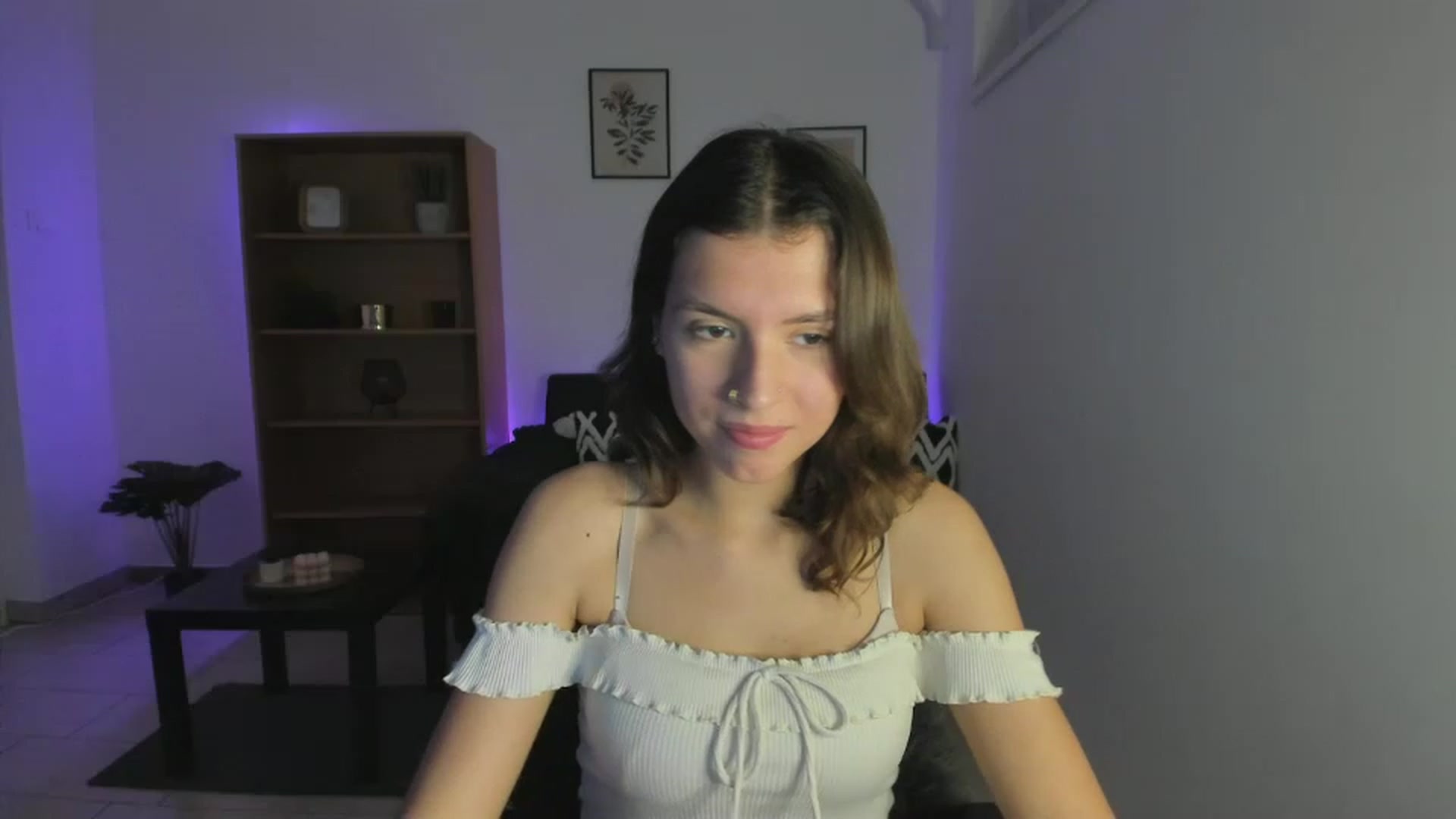 Gallery image thumbnail from SaraJaay18's myfreecams stream on, 11/21/2022, 14:41 image 9 of 20