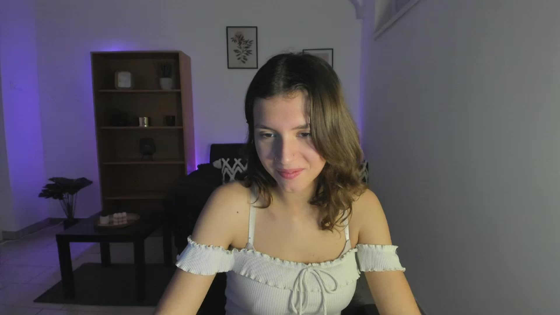 Gallery image thumbnail from SaraJaay18's myfreecams stream on, 11/21/2022, 14:41 image 19 of 20