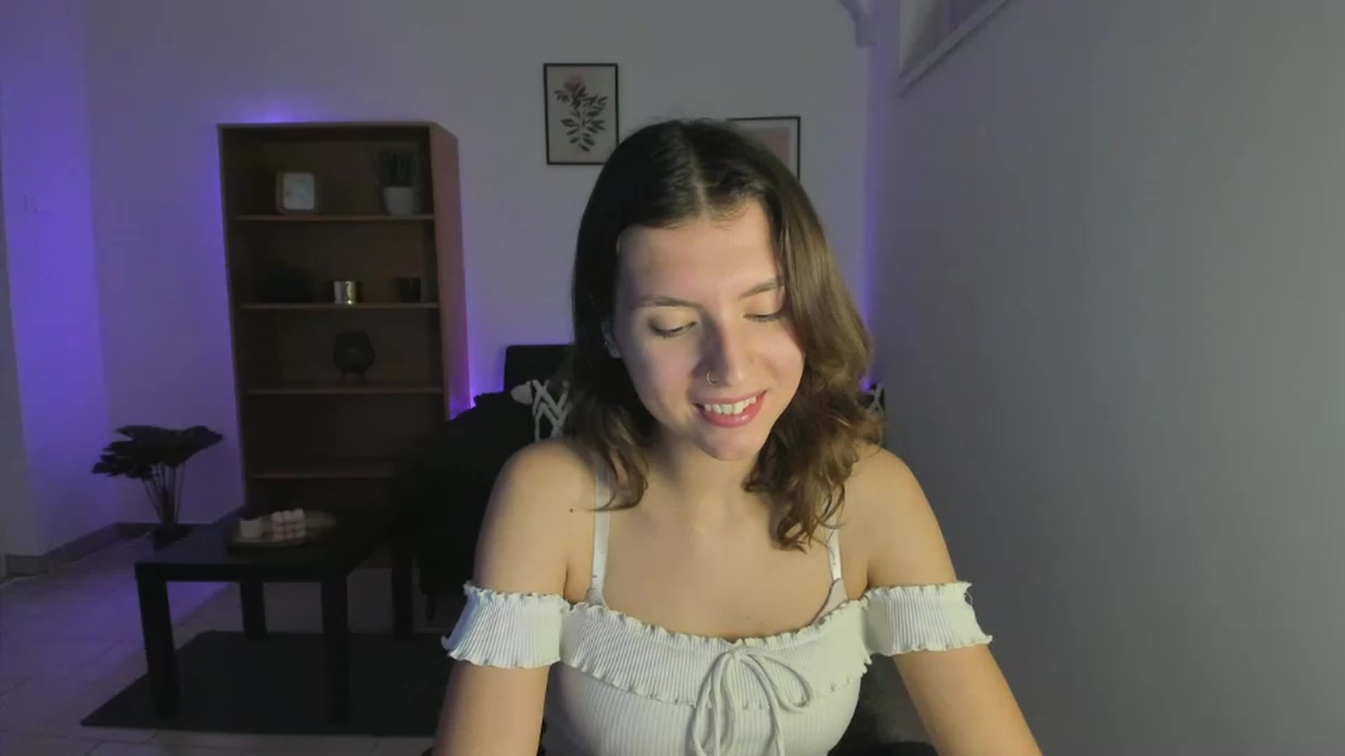 Gallery image thumbnail from SaraJaay18's myfreecams stream on, 11/21/2022, 14:41 image 12 of 20