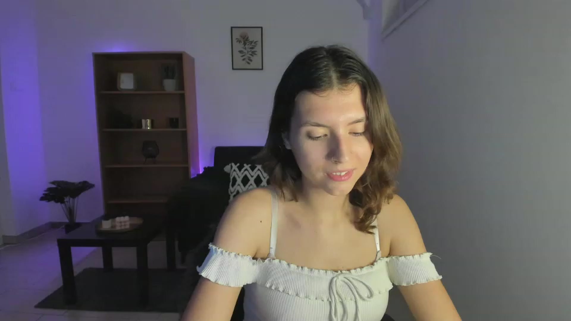 Gallery image thumbnail from SaraJaay18's myfreecams stream on, 11/21/2022, 18:14 image 17 of 20