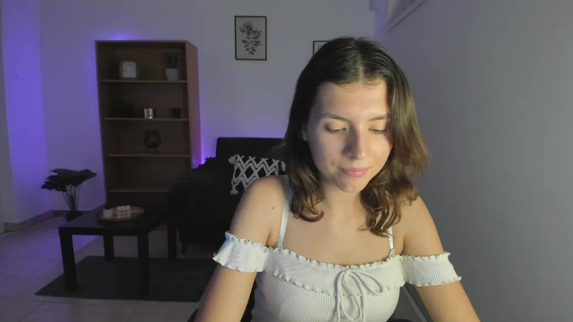 Gallery image thumbnail from SaraJaay18's myfreecams stream on, 11/21/2022, 19:03 image 19 of 20