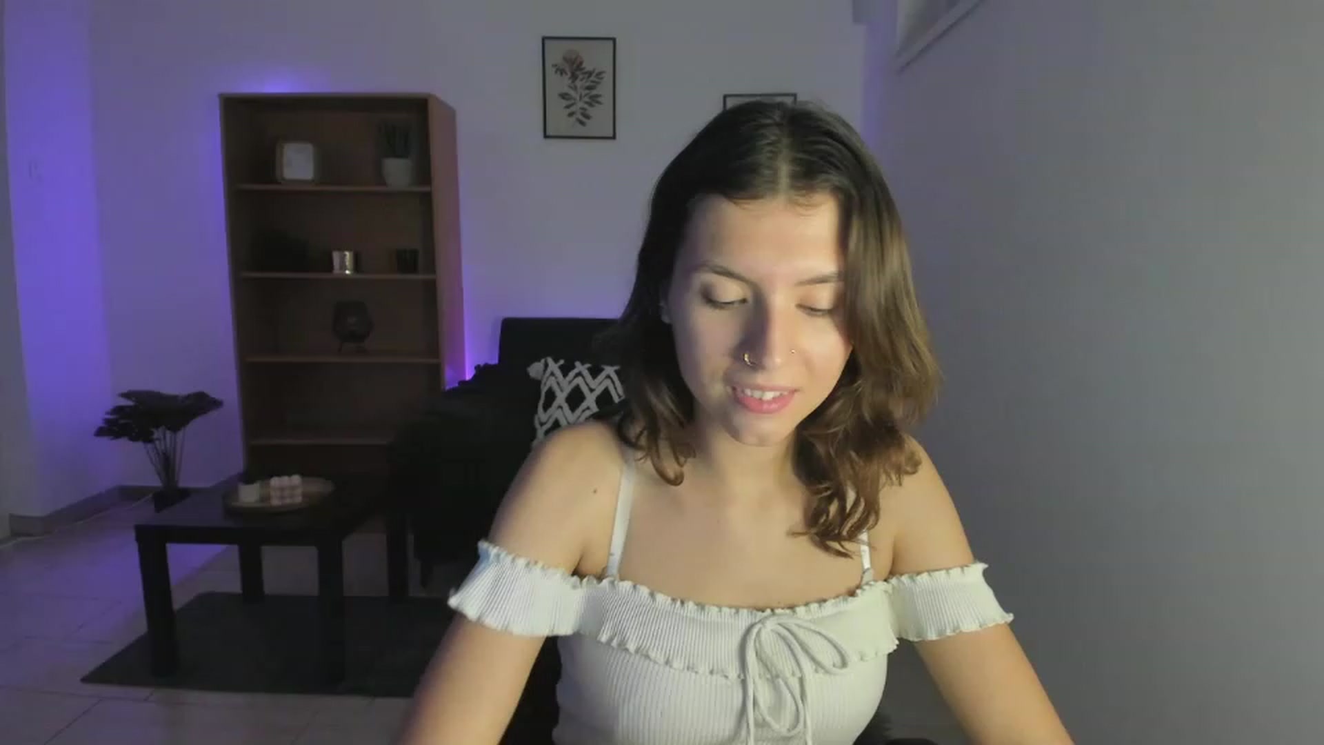 Gallery image thumbnail from SaraJaay18's myfreecams stream on, 11/21/2022, 19:03 image 10 of 20