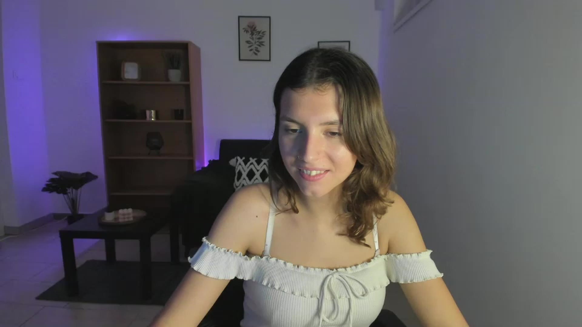 Gallery image thumbnail from SaraJaay18's myfreecams stream on, 11/21/2022, 19:03 image 3 of 20