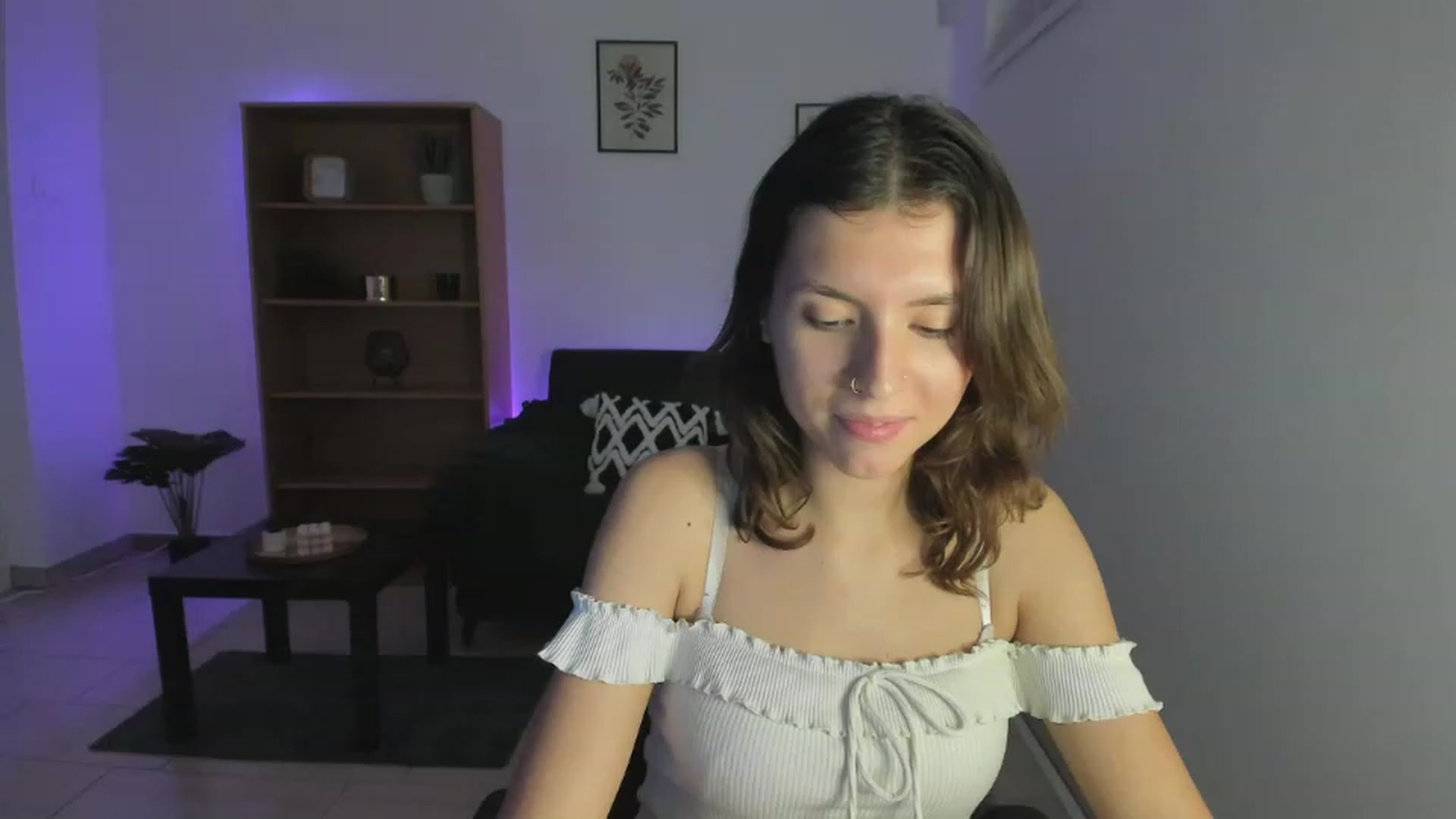 Gallery image thumbnail from SaraJaay18's myfreecams stream on, 11/21/2022, 19:03 image 18 of 20