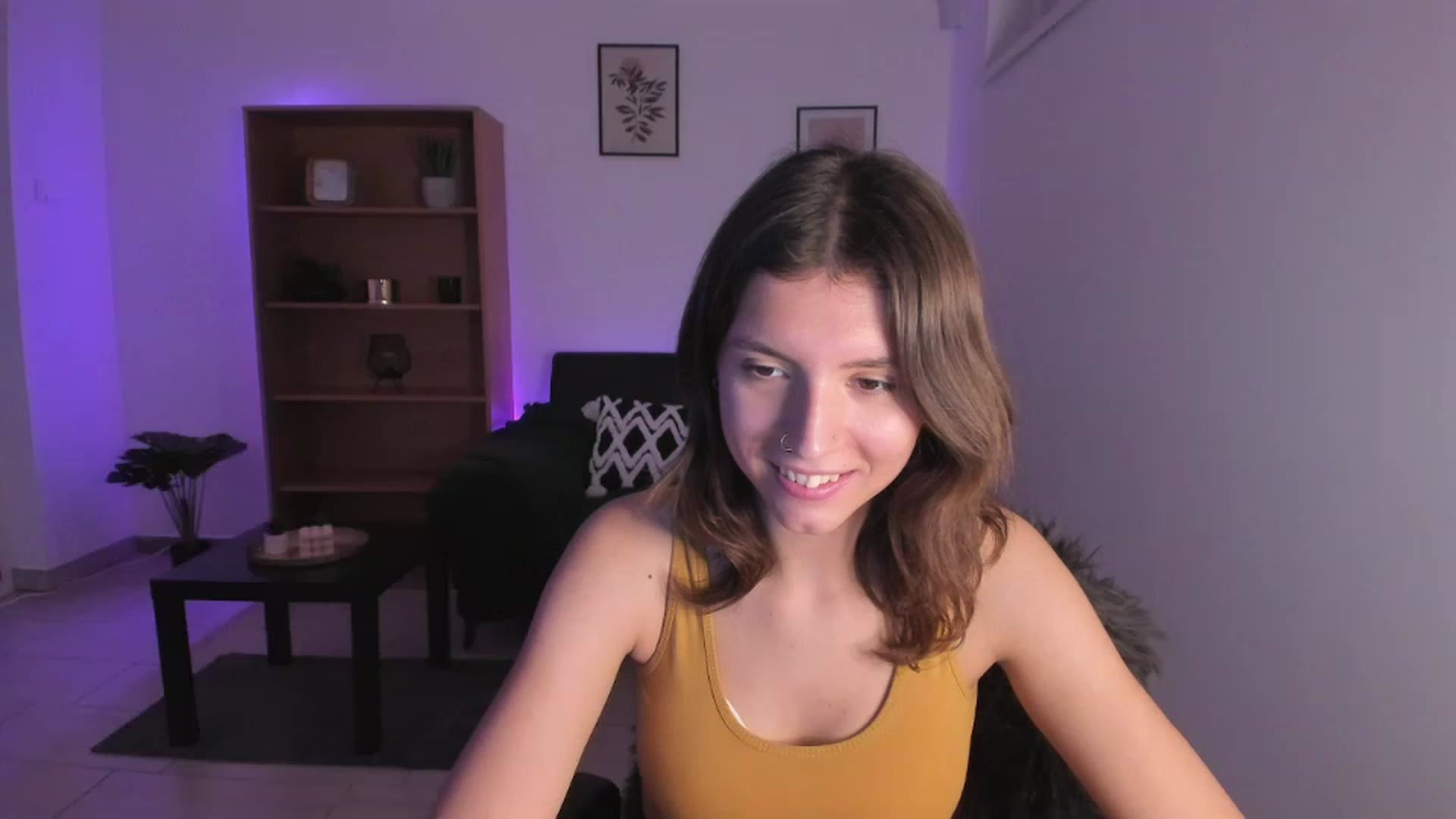 Gallery image thumbnail from SaraJaay18's myfreecams stream on, 11/22/2022, 16:46 image 19 of 20