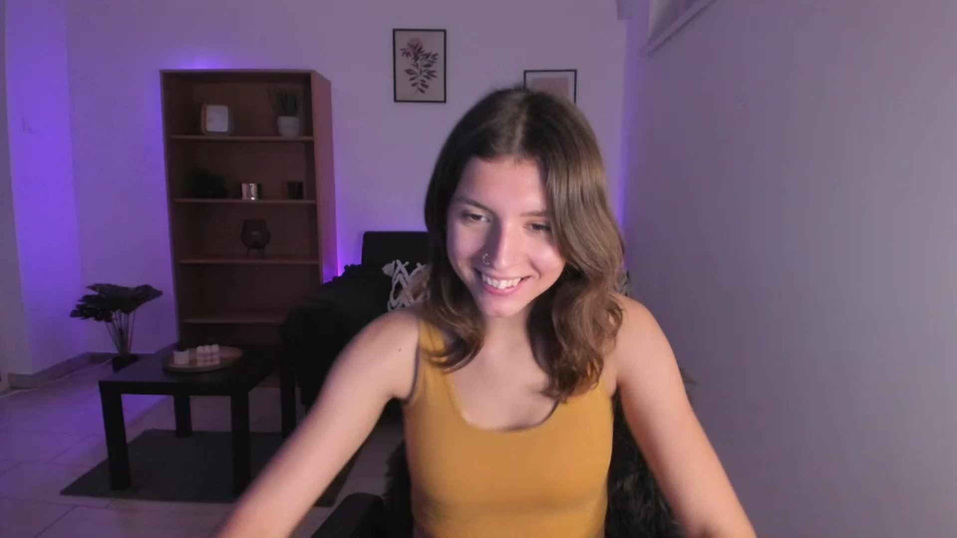 Gallery image thumbnail from SaraJaay18's myfreecams stream on, 11/22/2022, 16:46 image 15 of 20