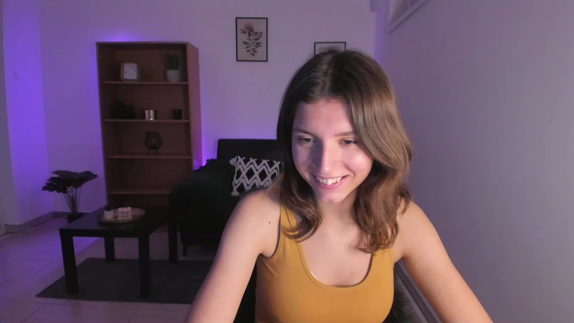 Gallery image thumbnail from SaraJaay18's myfreecams stream on, 11/22/2022, 16:46 image 16 of 20