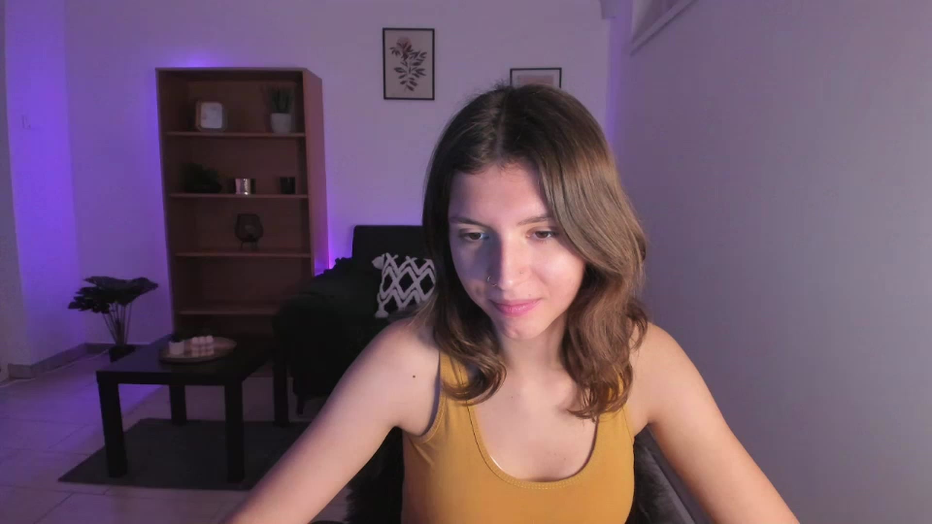 Gallery image thumbnail from SaraJaay18's myfreecams stream on, 11/22/2022, 16:46 image 18 of 20