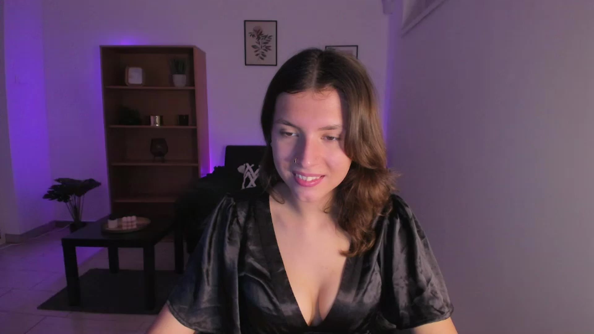 Gallery image thumbnail from SaraJaay18's myfreecams stream on, 11/23/2022, 14:37 image 9 of 20