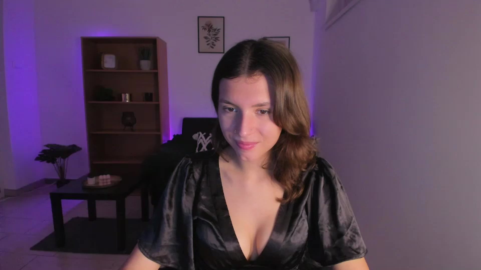 Gallery image thumbnail from SaraJaay18's myfreecams stream on, 11/23/2022, 14:37 image 7 of 20