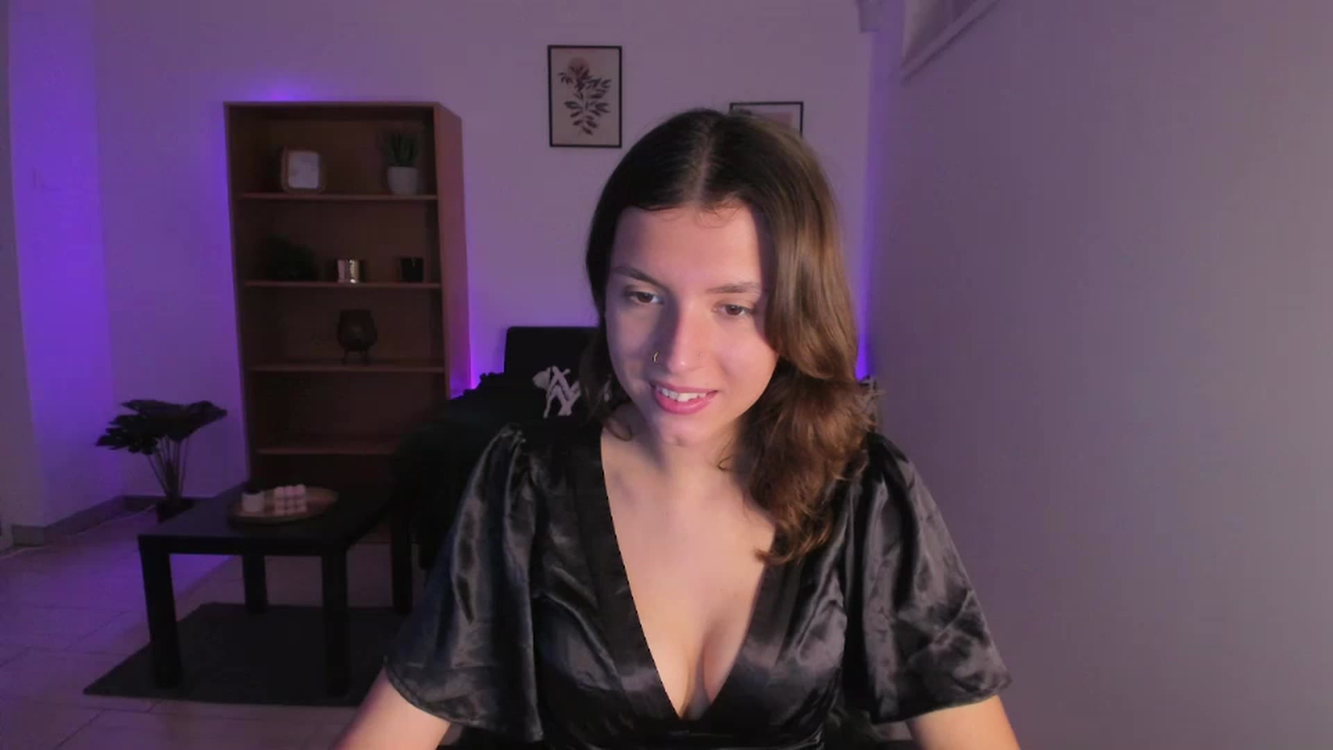 Gallery image thumbnail from SaraJaay18's myfreecams stream on, 11/23/2022, 14:37 image 6 of 20