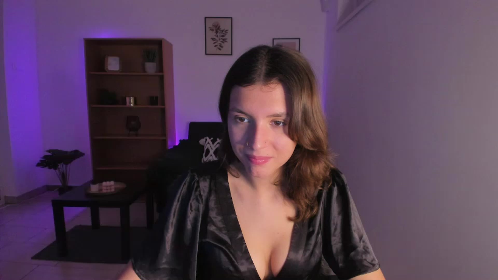 Gallery image thumbnail from SaraJaay18's myfreecams stream on, 11/23/2022, 14:37 image 13 of 20