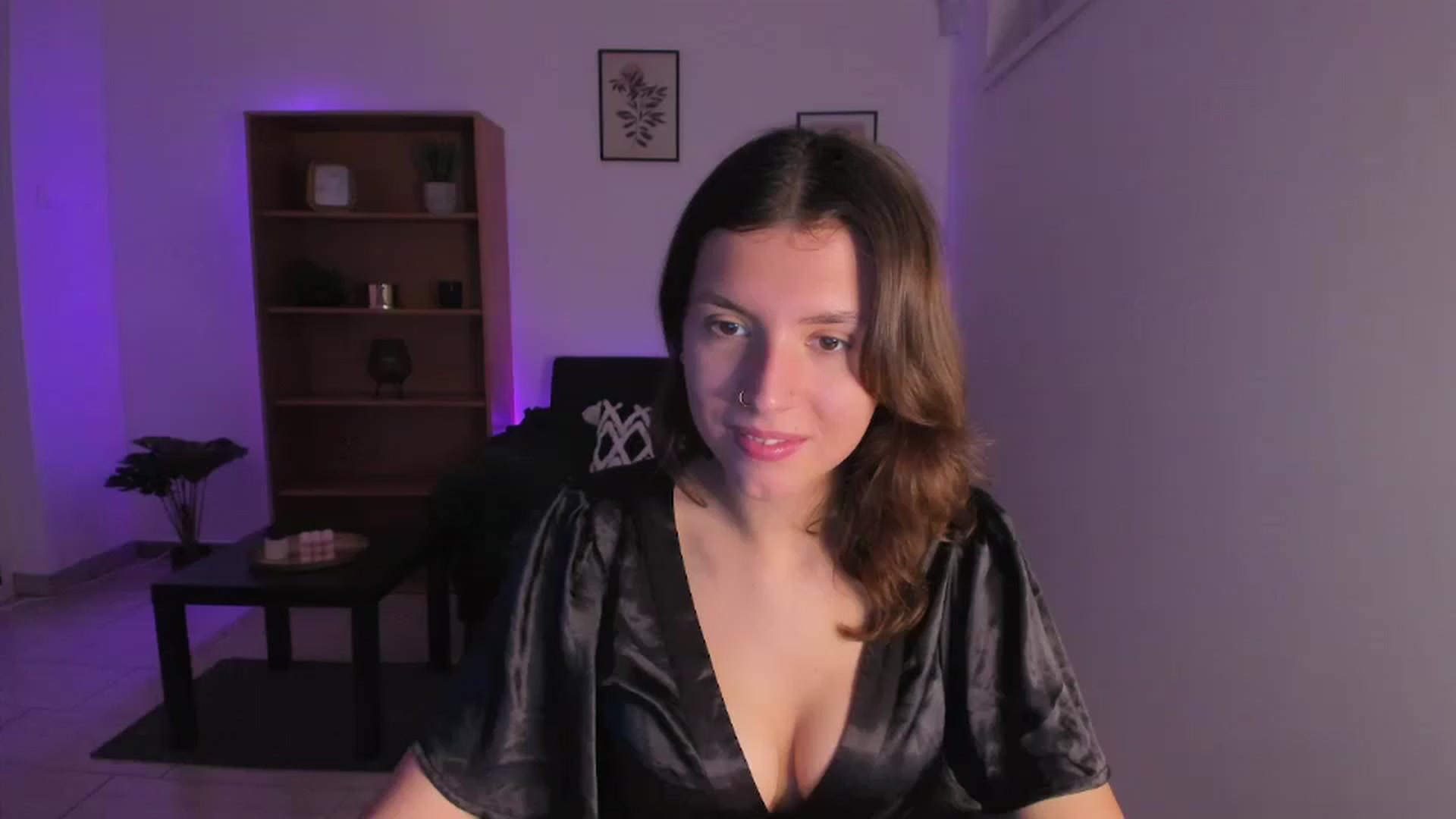 Gallery image thumbnail from SaraJaay18's myfreecams stream on, 11/23/2022, 14:37 image 10 of 20