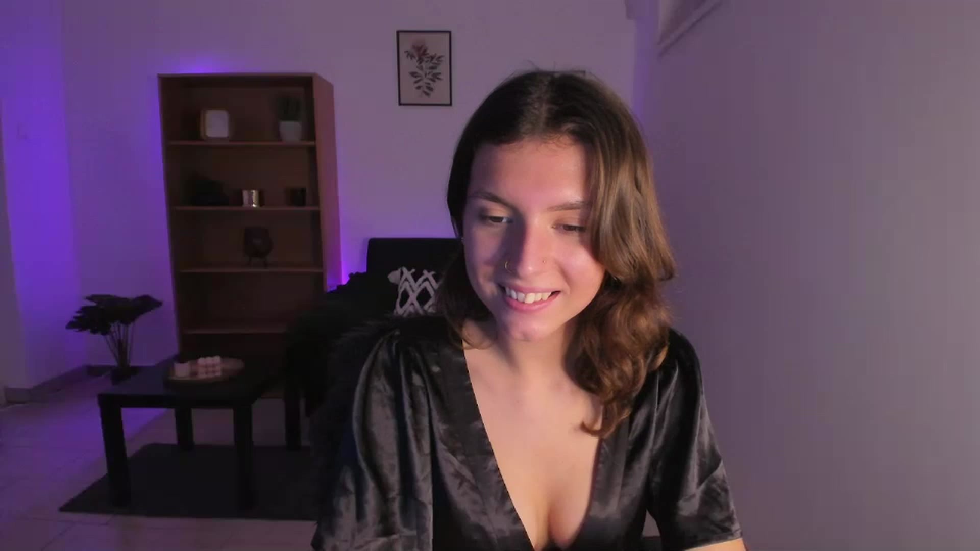 Gallery image thumbnail from SaraJaay18's myfreecams stream on, 11/23/2022, 16:17 image 19 of 20
