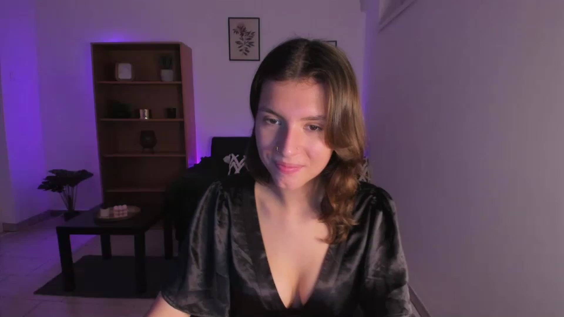 Gallery image thumbnail from SaraJaay18's myfreecams stream on, 11/23/2022, 16:17 image 7 of 20