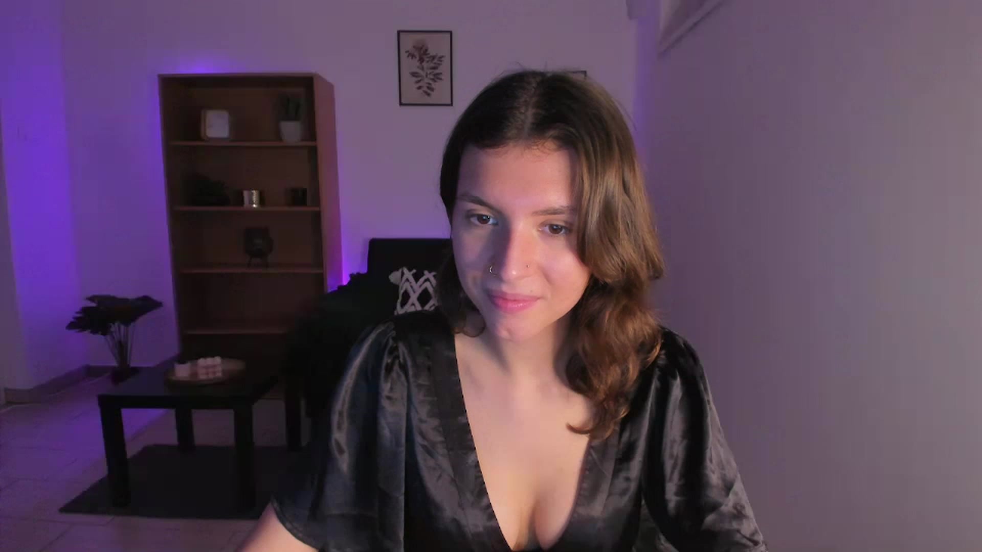 Gallery image thumbnail from SaraJaay18's myfreecams stream on, 11/23/2022, 16:17 image 17 of 20