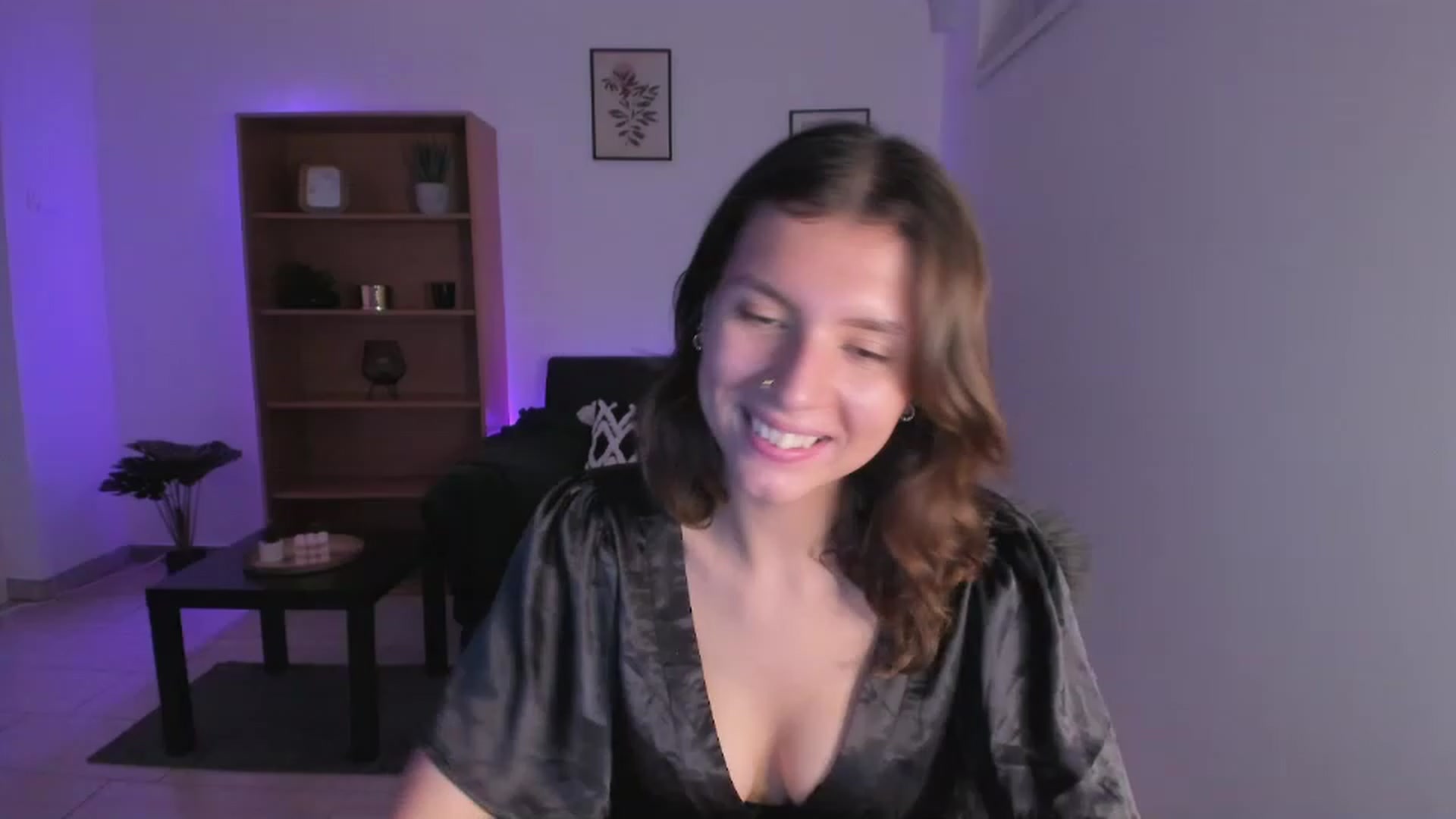Gallery image thumbnail from SaraJaay18's myfreecams stream on, 11/23/2022, 18:36 image 13 of 20