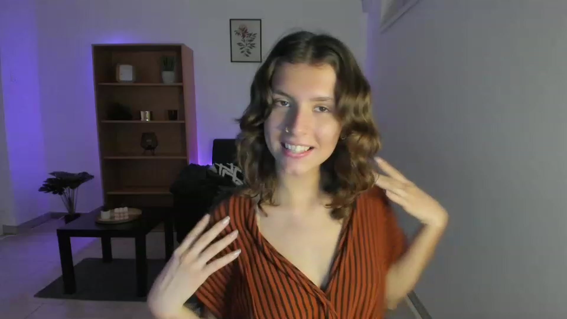 Gallery image thumbnail from SaraJaay18's myfreecams stream on, 11/24/2022, 17:36 image 10 of 20