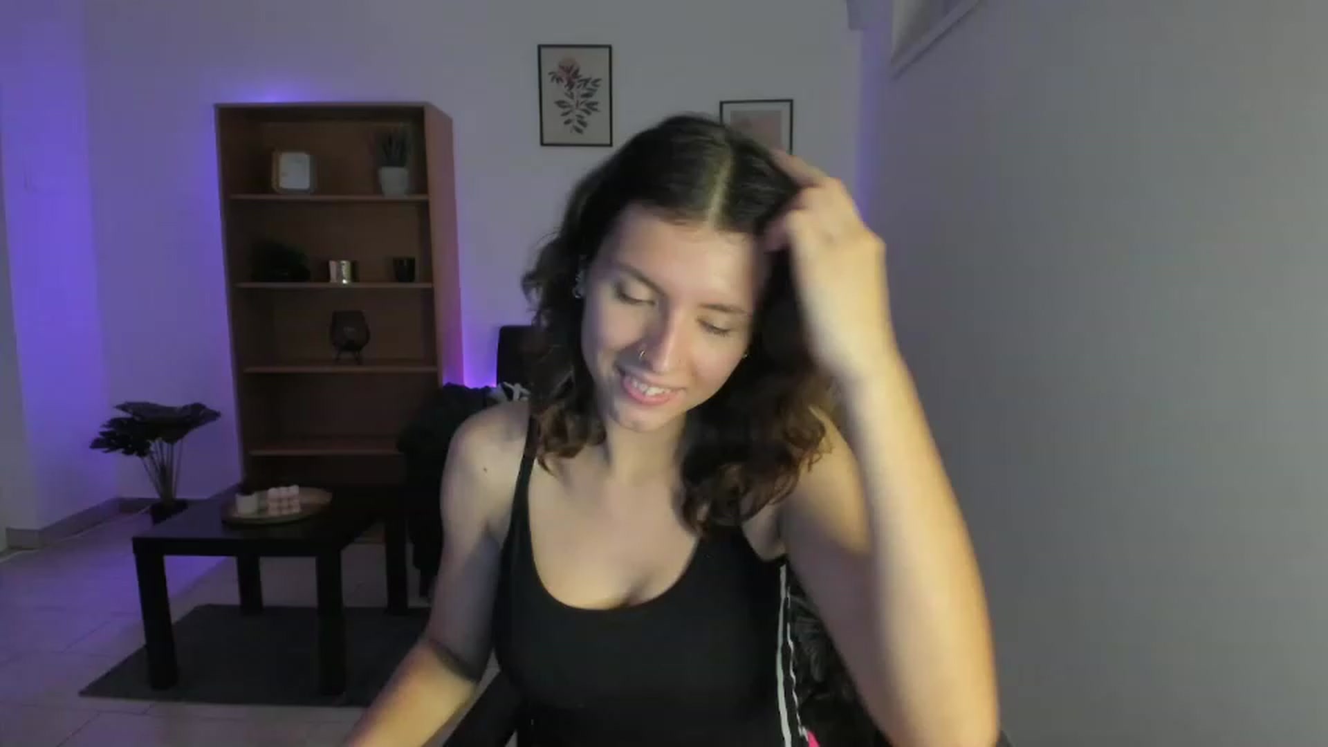 Gallery image thumbnail from SaraJaay18's myfreecams stream on, 11/25/2022, 16:13 image 15 of 20