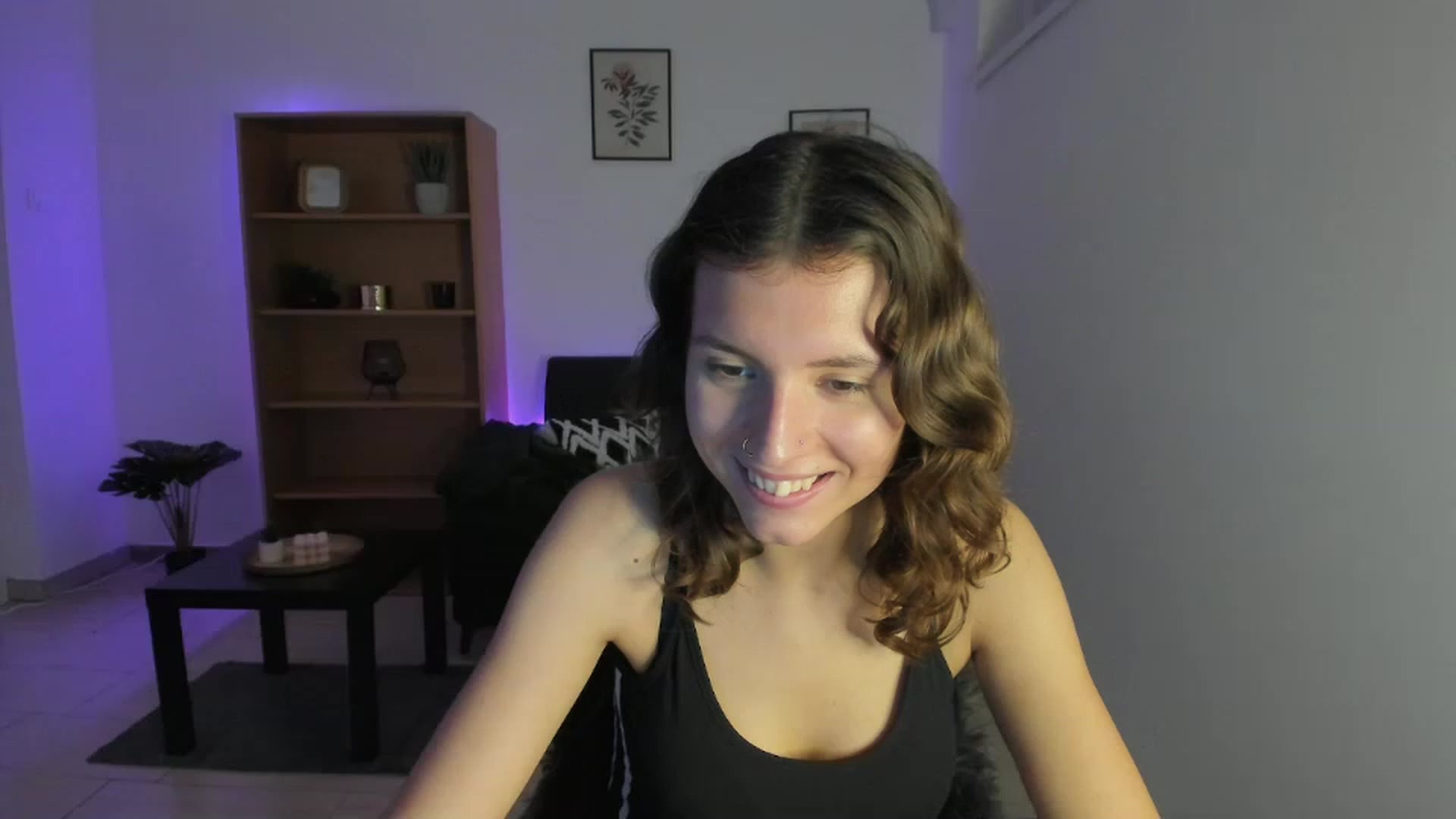 Gallery image thumbnail from SaraJaay18's myfreecams stream on, 11/25/2022, 16:13 image 18 of 20