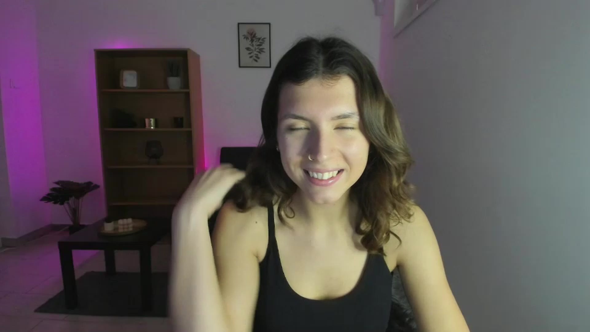 Gallery image thumbnail from SaraJaay18's myfreecams stream on, 12/04/2022, 11:26 image 15 of 20
