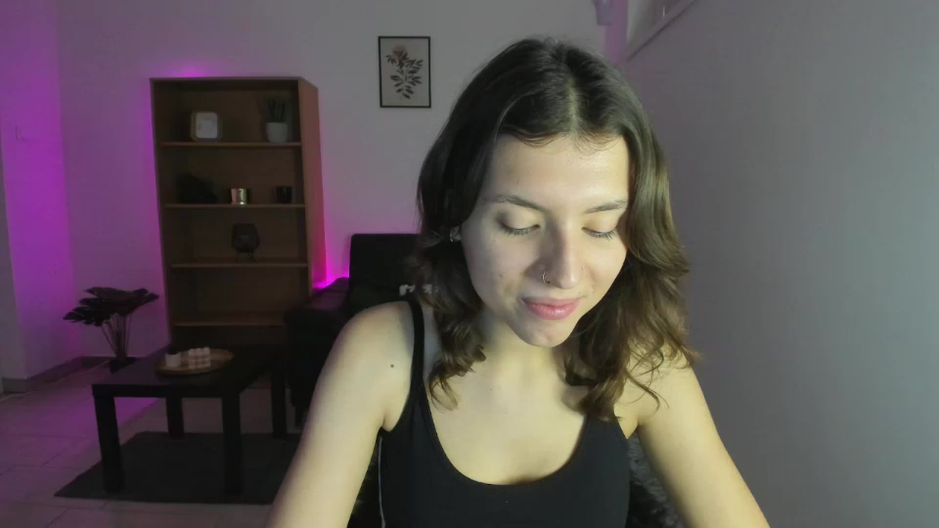 Gallery image thumbnail from SaraJaay18's myfreecams stream on, 12/04/2022, 11:26 image 10 of 20