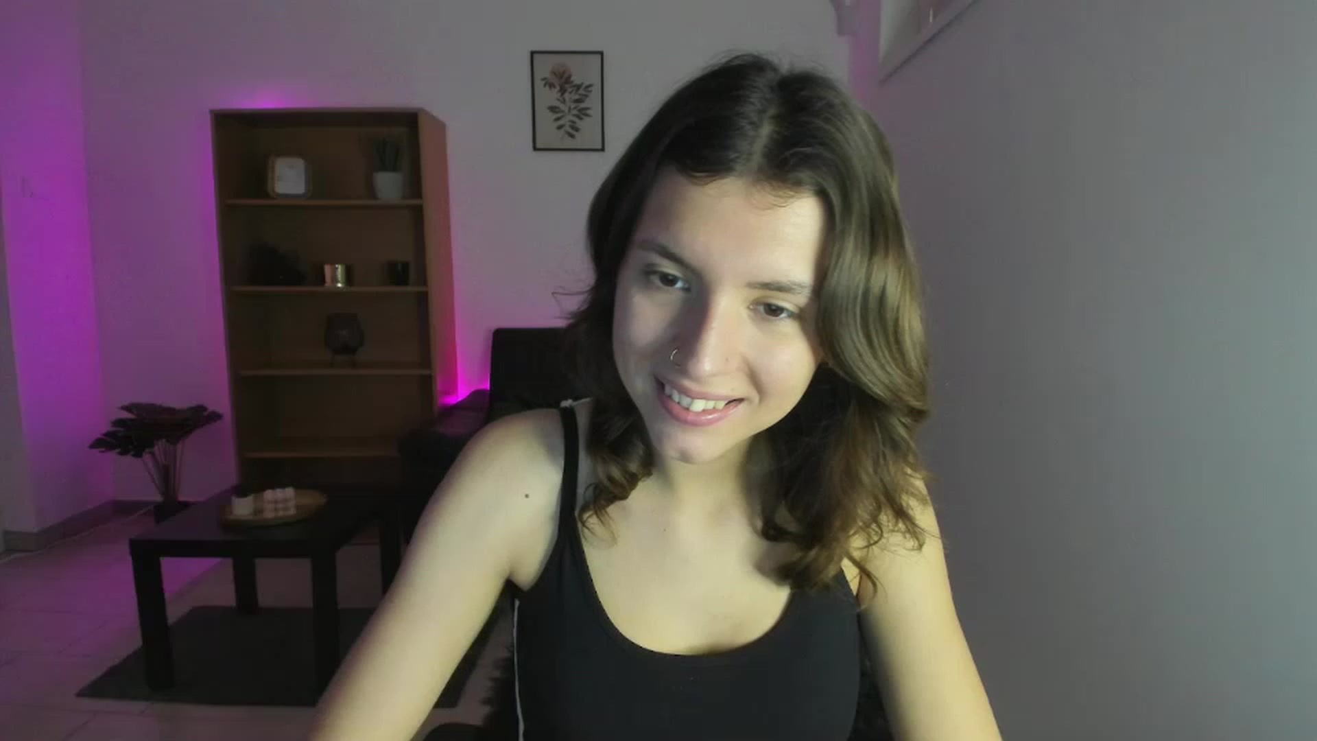 Gallery image thumbnail from SaraJaay18's myfreecams stream on, 12/04/2022, 11:26 image 5 of 20