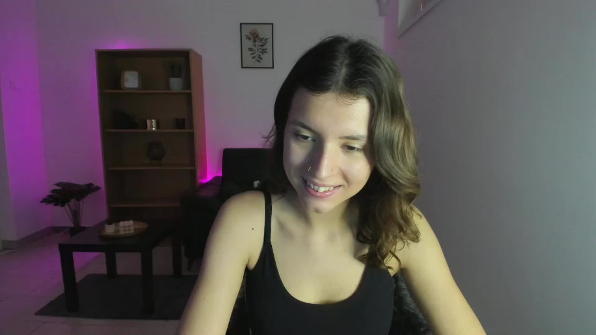 Gallery image thumbnail from SaraJaay18's myfreecams stream on, 12/04/2022, 11:26 image 18 of 20