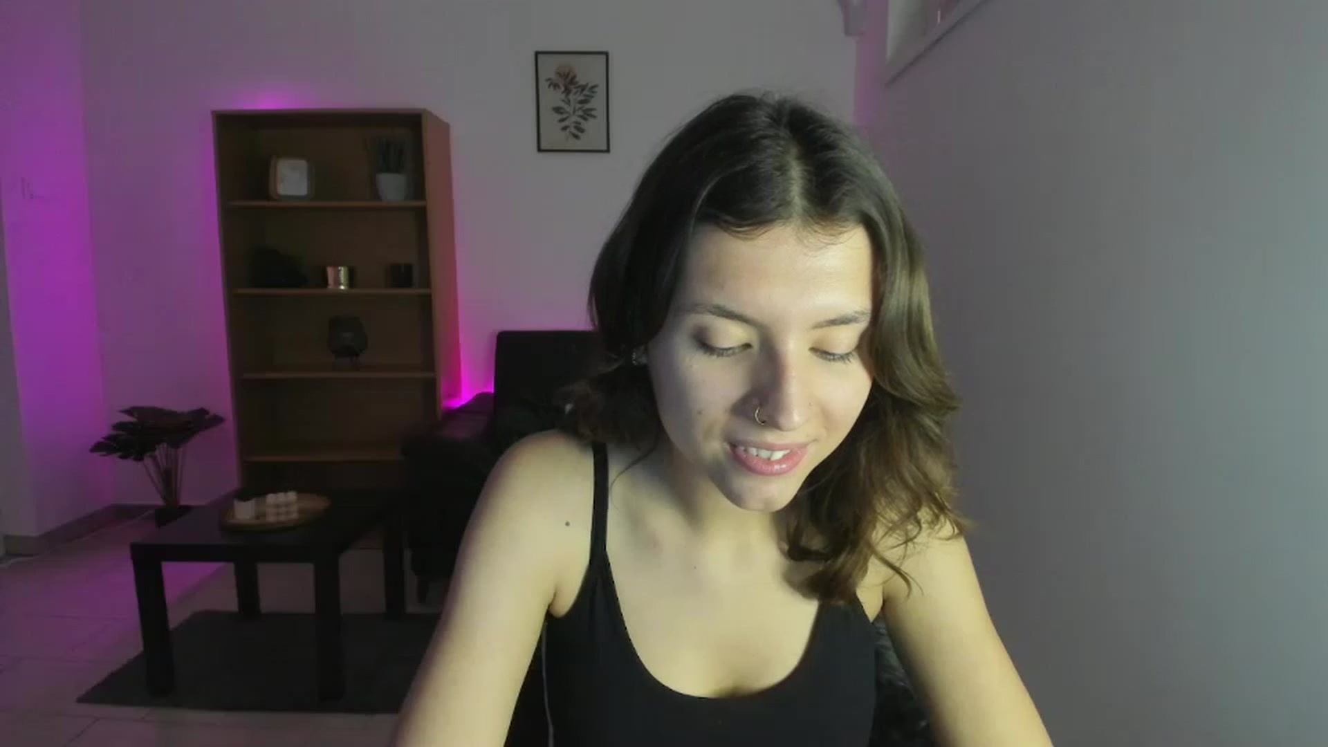 Gallery image thumbnail from SaraJaay18's myfreecams stream on, 12/04/2022, 11:26 image 12 of 20