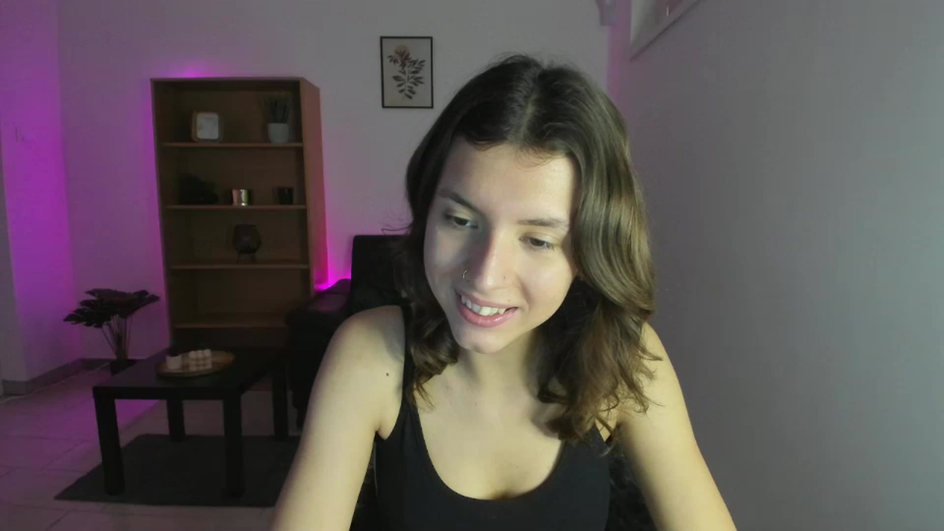 Gallery image thumbnail from SaraJaay18's myfreecams stream on, 12/04/2022, 11:26 image 7 of 20
