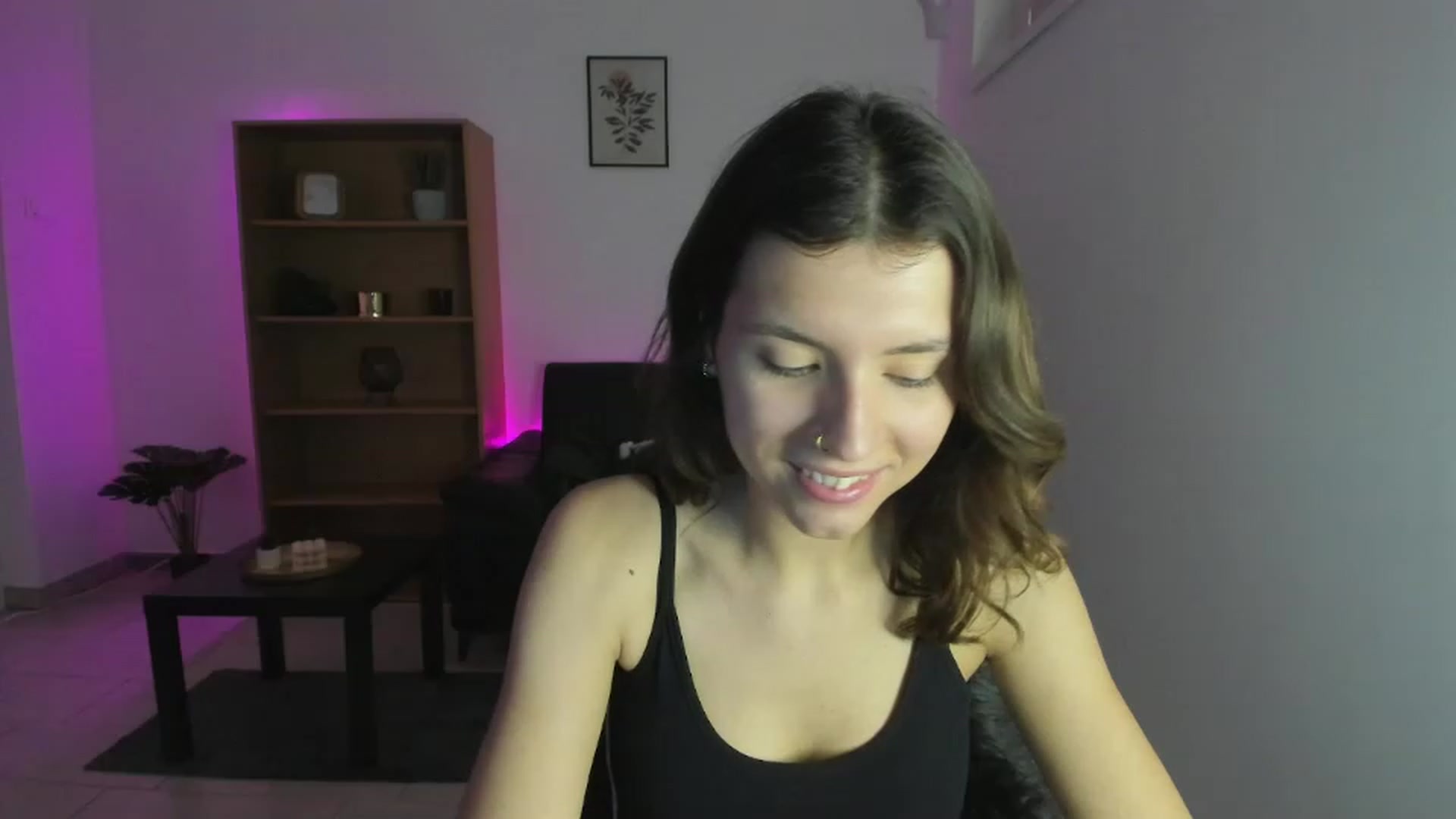 Gallery image thumbnail from SaraJaay18's myfreecams stream on, 12/04/2022, 11:26 image 19 of 20