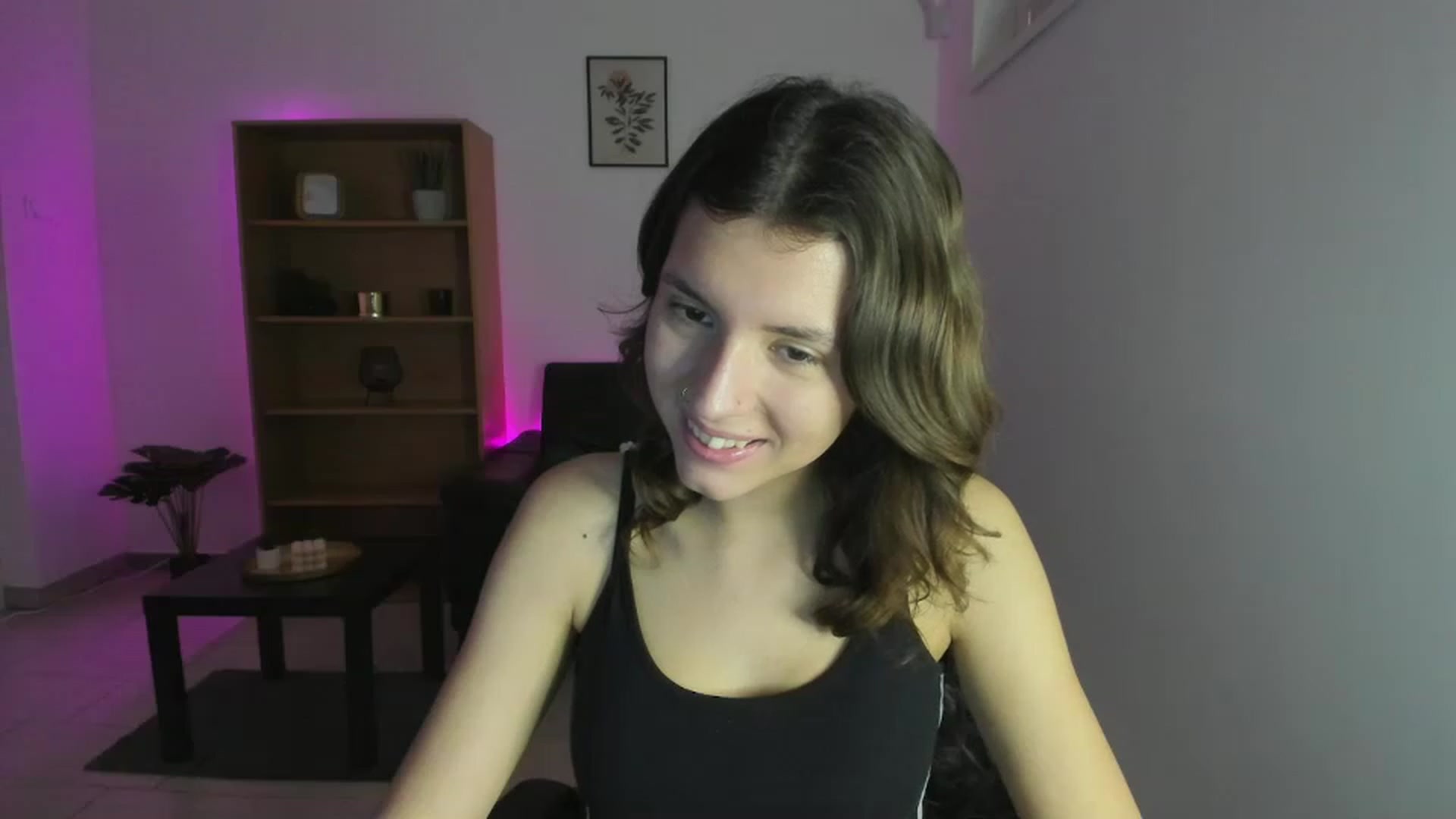 Gallery image thumbnail from SaraJaay18's myfreecams stream on, 12/04/2022, 11:26 image 2 of 20