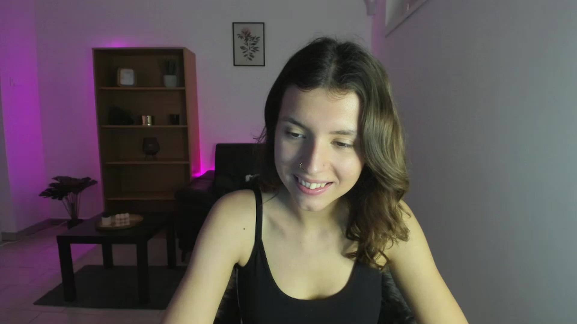 Gallery image thumbnail from SaraJaay18's myfreecams stream on, 12/04/2022, 11:26 image 17 of 20