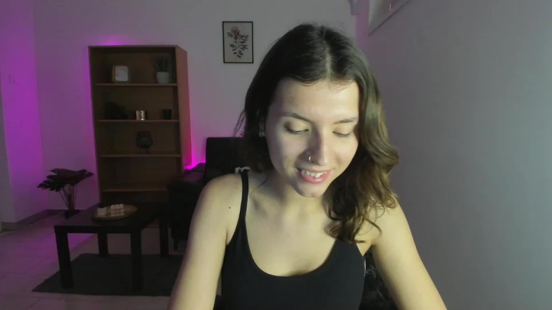 Gallery image thumbnail from SaraJaay18's myfreecams stream on, 12/04/2022, 11:26 image 16 of 20
