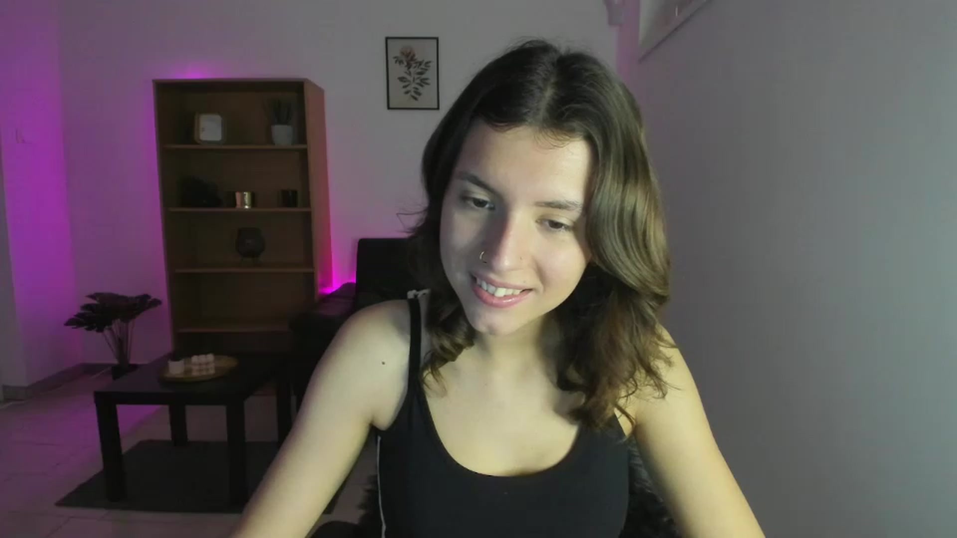 Gallery image thumbnail from SaraJaay18's myfreecams stream on, 12/04/2022, 11:26 image 6 of 20