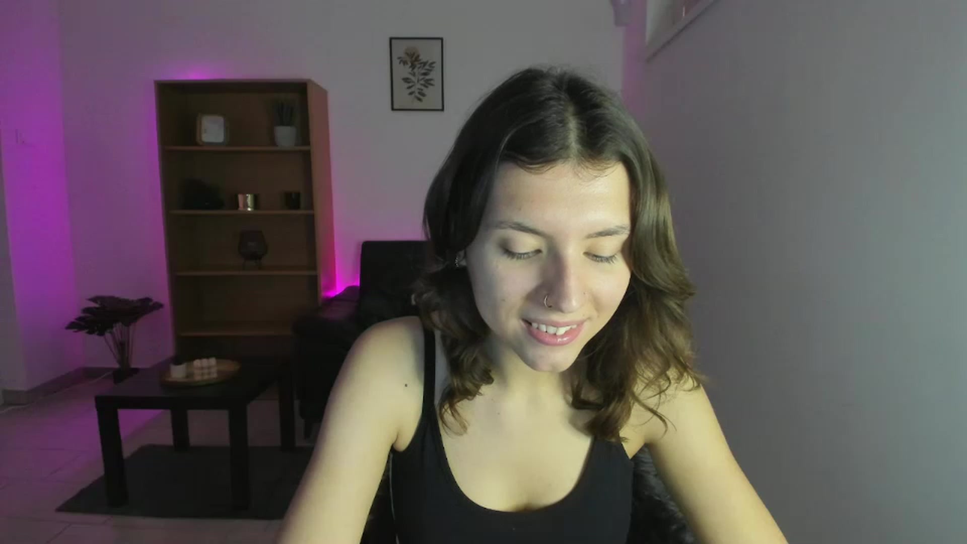 Gallery image thumbnail from SaraJaay18's myfreecams stream on, 12/04/2022, 11:26 image 8 of 20