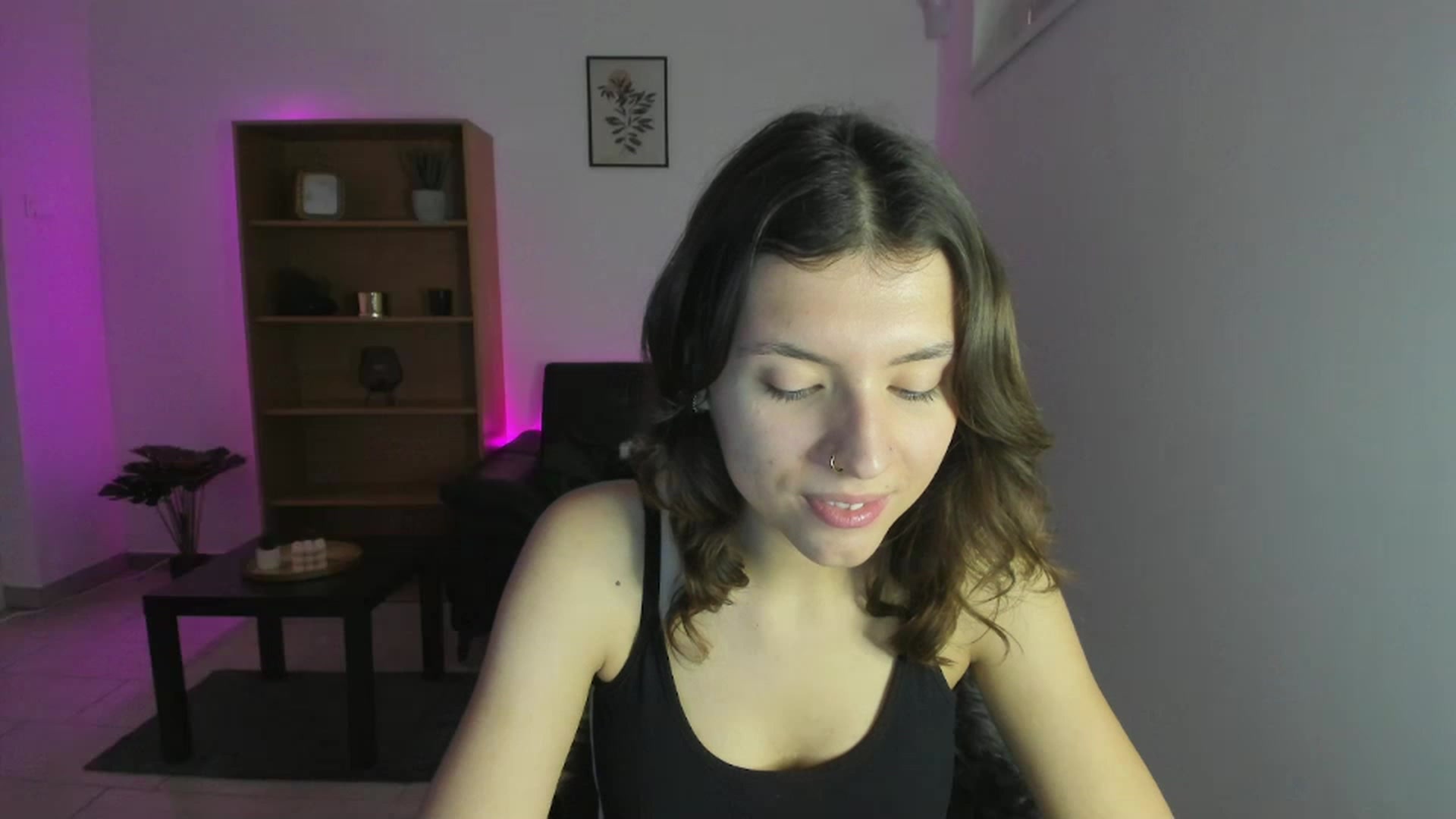 Gallery image thumbnail from SaraJaay18's myfreecams stream on, 12/04/2022, 11:26 image 11 of 20