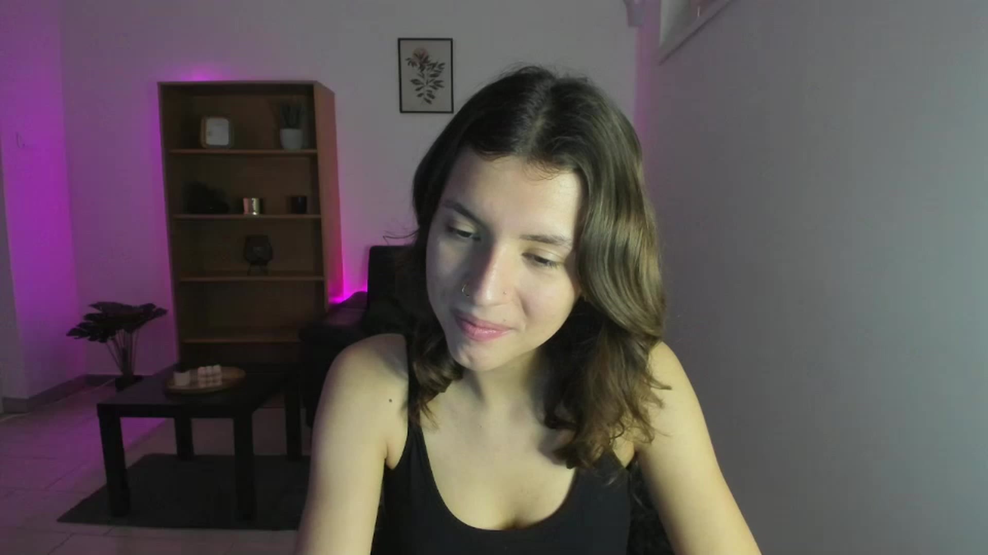 Gallery image thumbnail from SaraJaay18's myfreecams stream on, 12/04/2022, 11:26 image 3 of 20