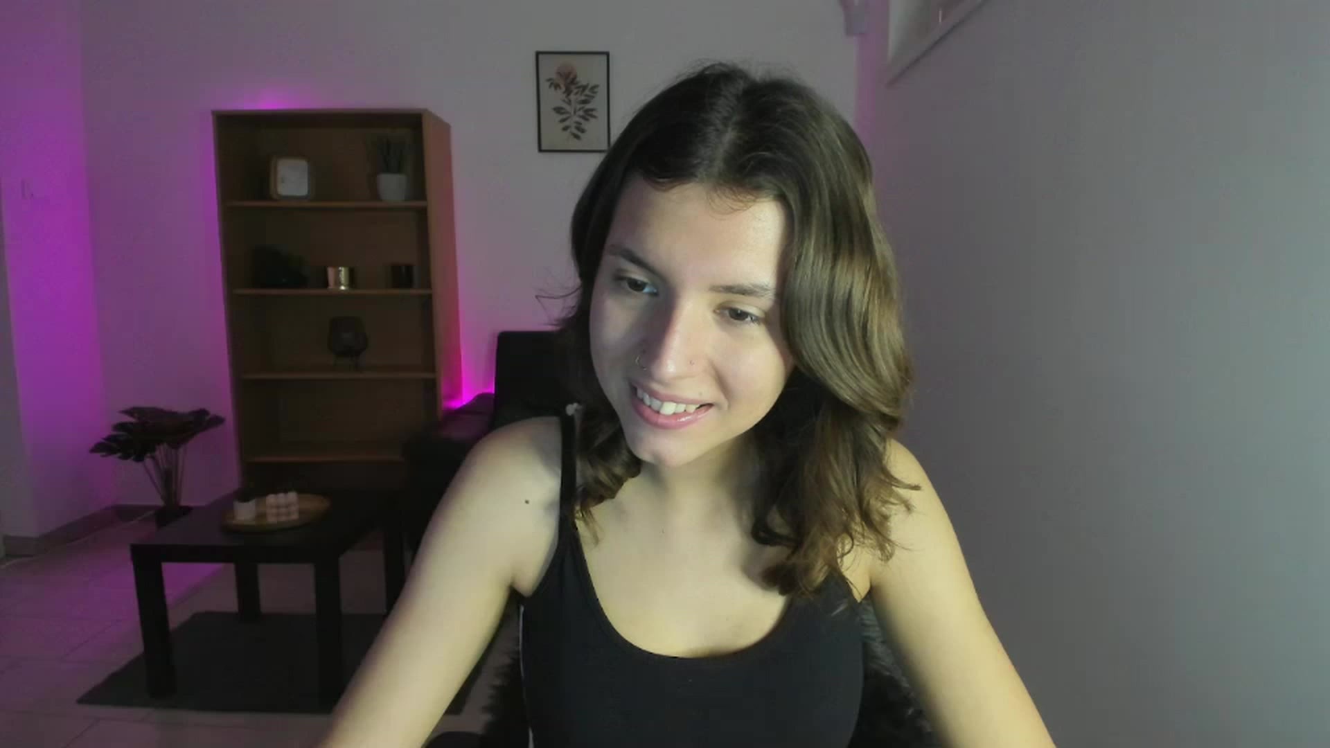 Gallery image thumbnail from SaraJaay18's myfreecams stream on, 12/04/2022, 11:26 image 1 of 20