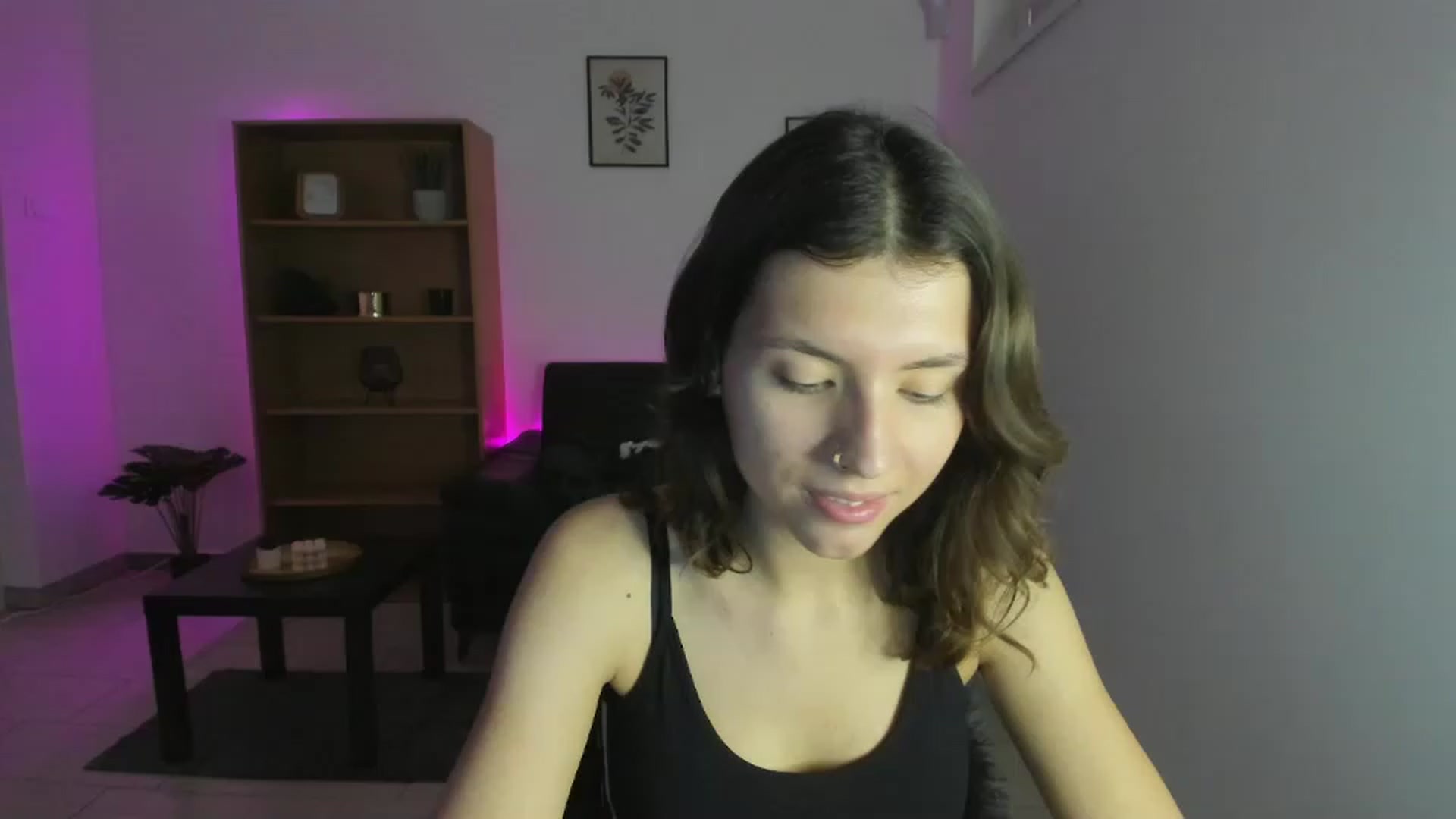 Gallery image thumbnail from SaraJaay18's myfreecams stream on, 12/04/2022, 11:57 image 11 of 20
