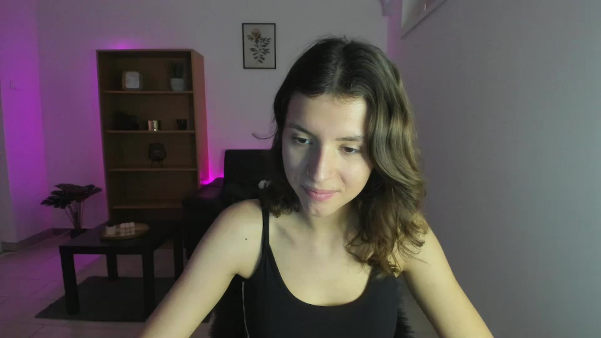 Gallery image thumbnail from SaraJaay18's myfreecams stream on, 12/04/2022, 11:57 image 16 of 20