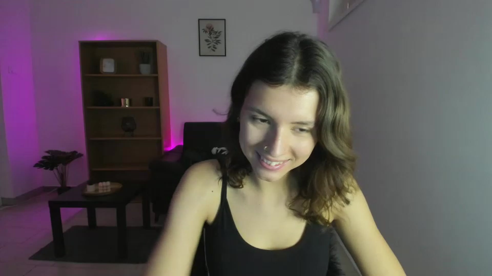 Gallery image thumbnail from SaraJaay18's myfreecams stream on, 12/04/2022, 11:57 image 18 of 20