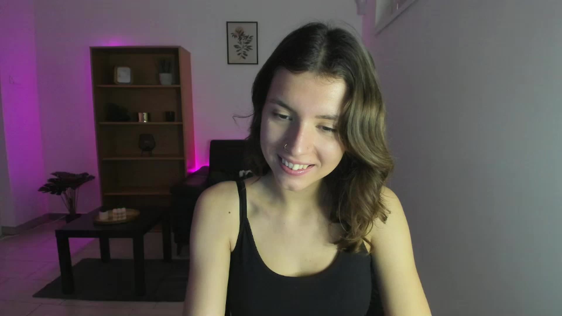 Gallery image thumbnail from SaraJaay18's myfreecams stream on, 12/04/2022, 11:57 image 2 of 20