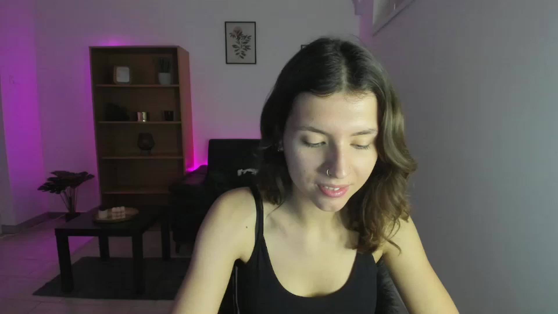 Gallery image thumbnail from SaraJaay18's myfreecams stream on, 12/04/2022, 11:57 image 5 of 20