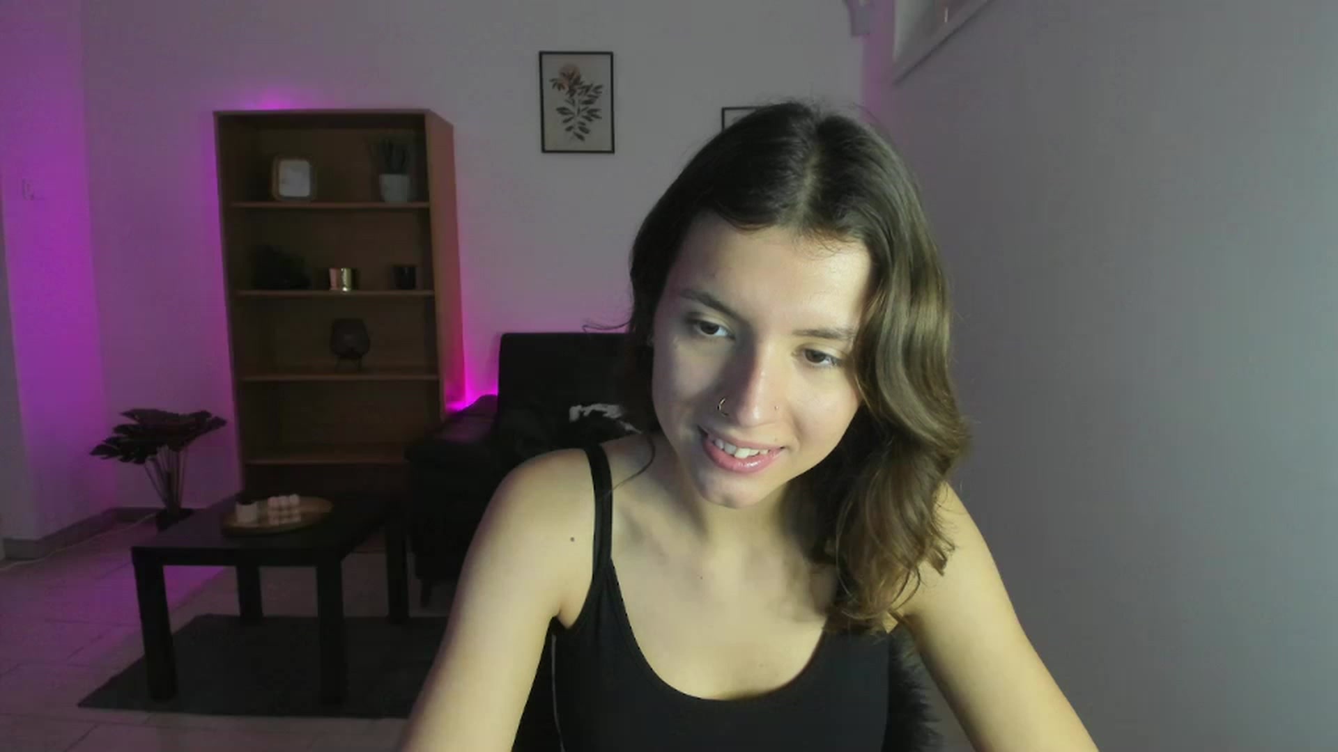 Gallery image thumbnail from SaraJaay18's myfreecams stream on, 12/04/2022, 11:57 image 1 of 20