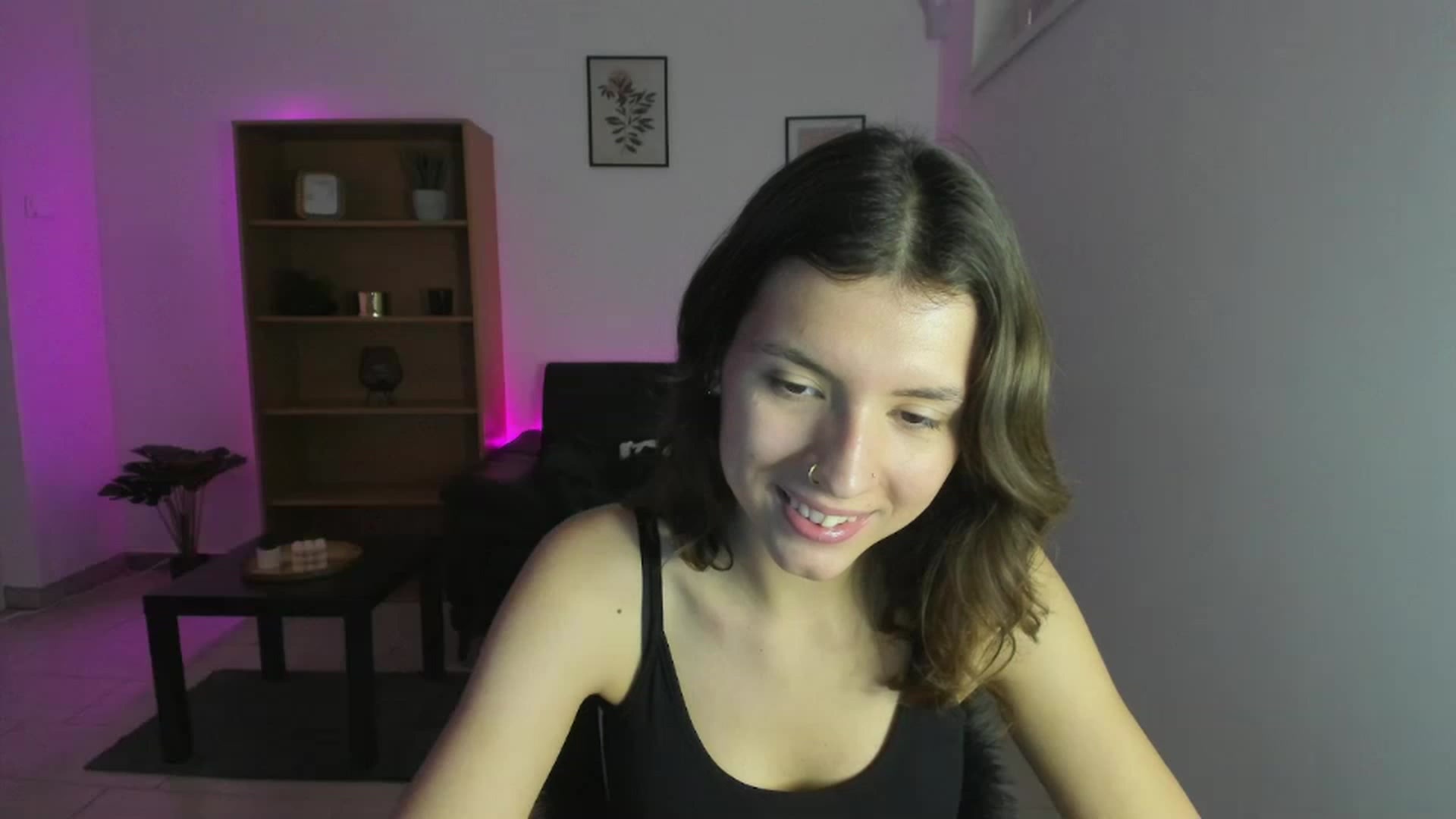 Gallery image thumbnail from SaraJaay18's myfreecams stream on, 12/04/2022, 11:57 image 9 of 20