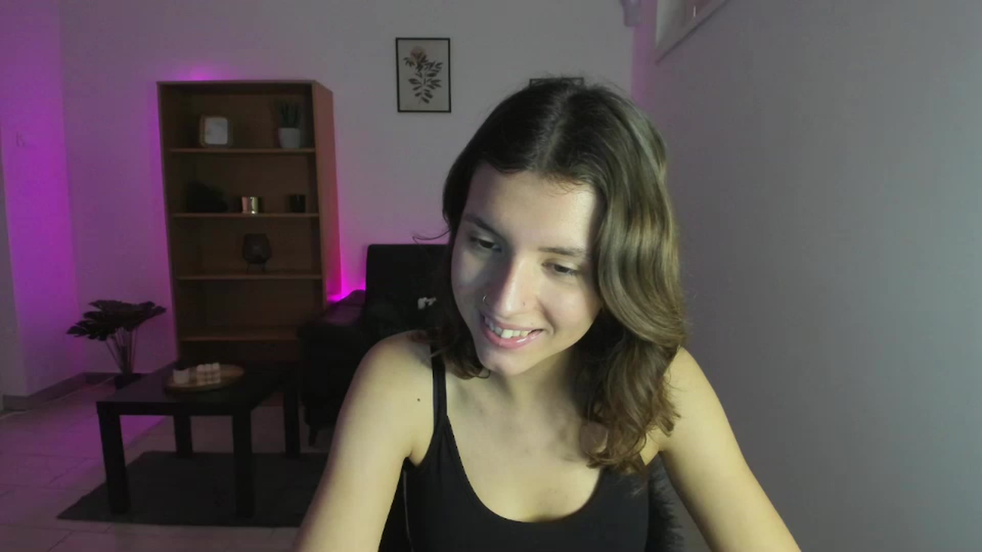 Gallery image thumbnail from SaraJaay18's myfreecams stream on, 12/04/2022, 11:57 image 12 of 20