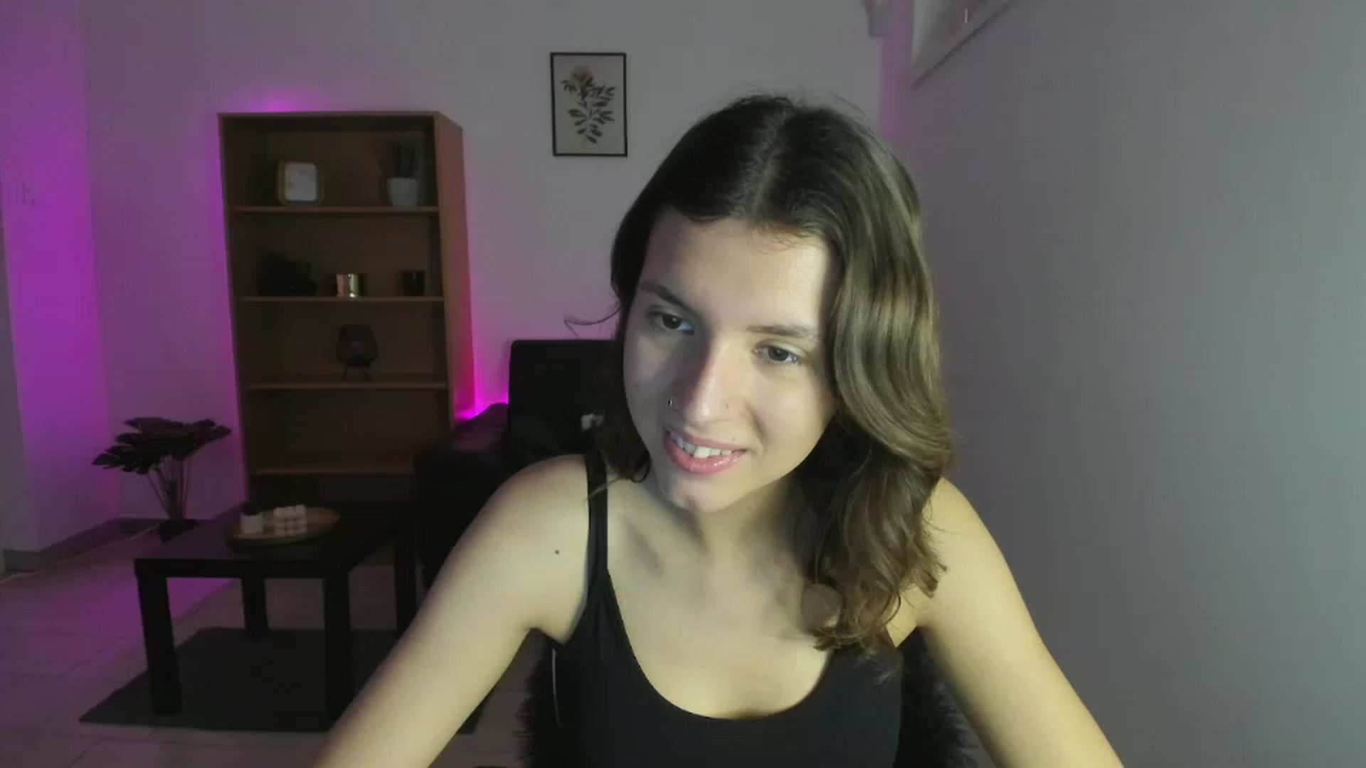 Gallery image thumbnail from SaraJaay18's myfreecams stream on, 12/04/2022, 11:57 image 4 of 20