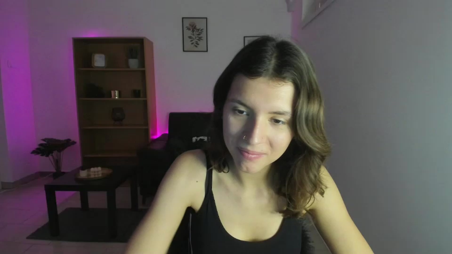 Gallery image thumbnail from SaraJaay18's myfreecams stream on, 12/04/2022, 11:57 image 8 of 20